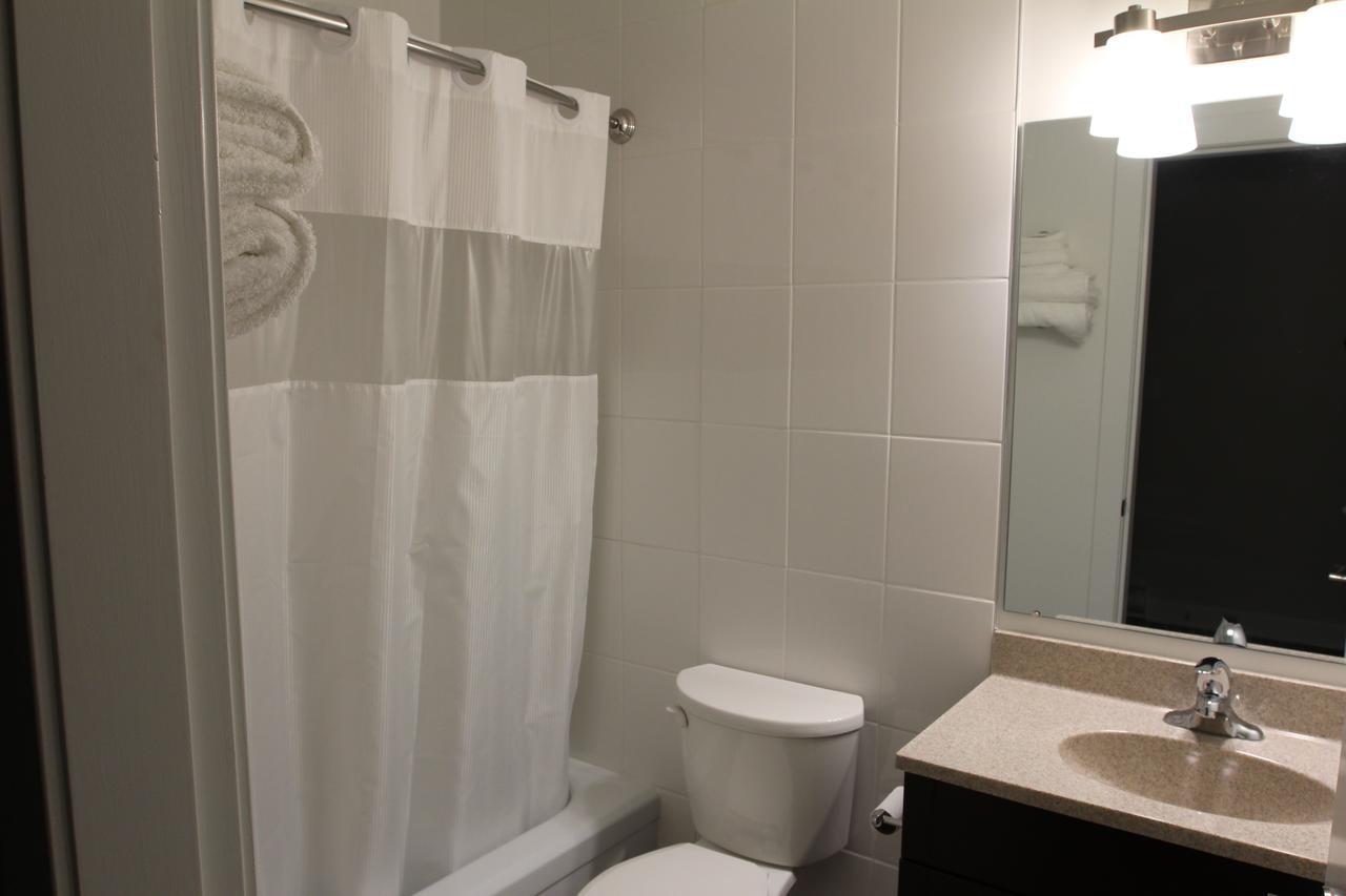 פרינס ג'ורג' Northwood Plaza Hotel מראה חיצוני תמונה